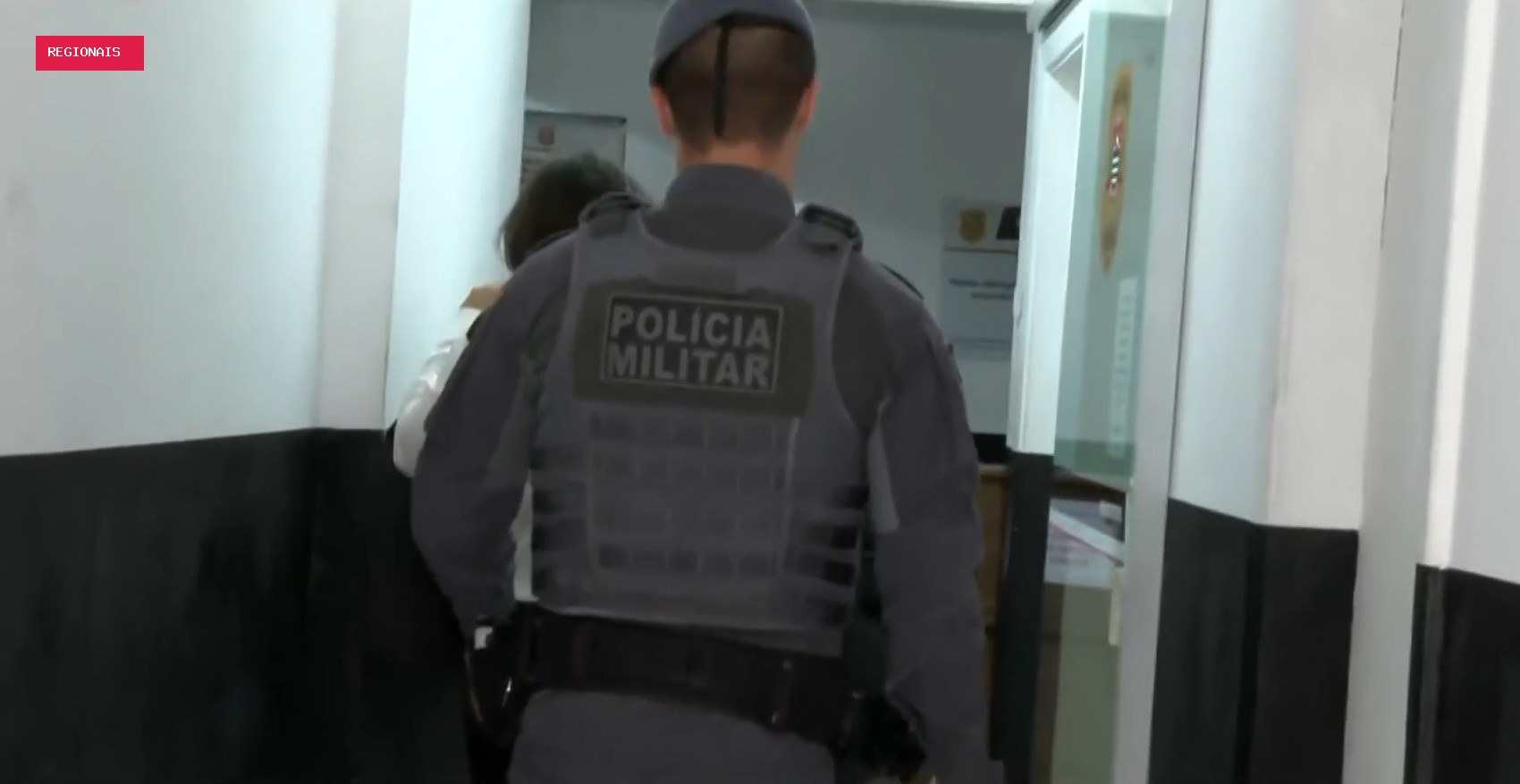 Justiça decreta prisão preventiva de advogado filmado agredindo filha de 6 anos dentro de elevador em SP