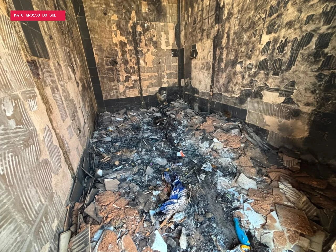 Corpo é encontrado carbonizado em posto de combustíveis desativado em Campo Grande