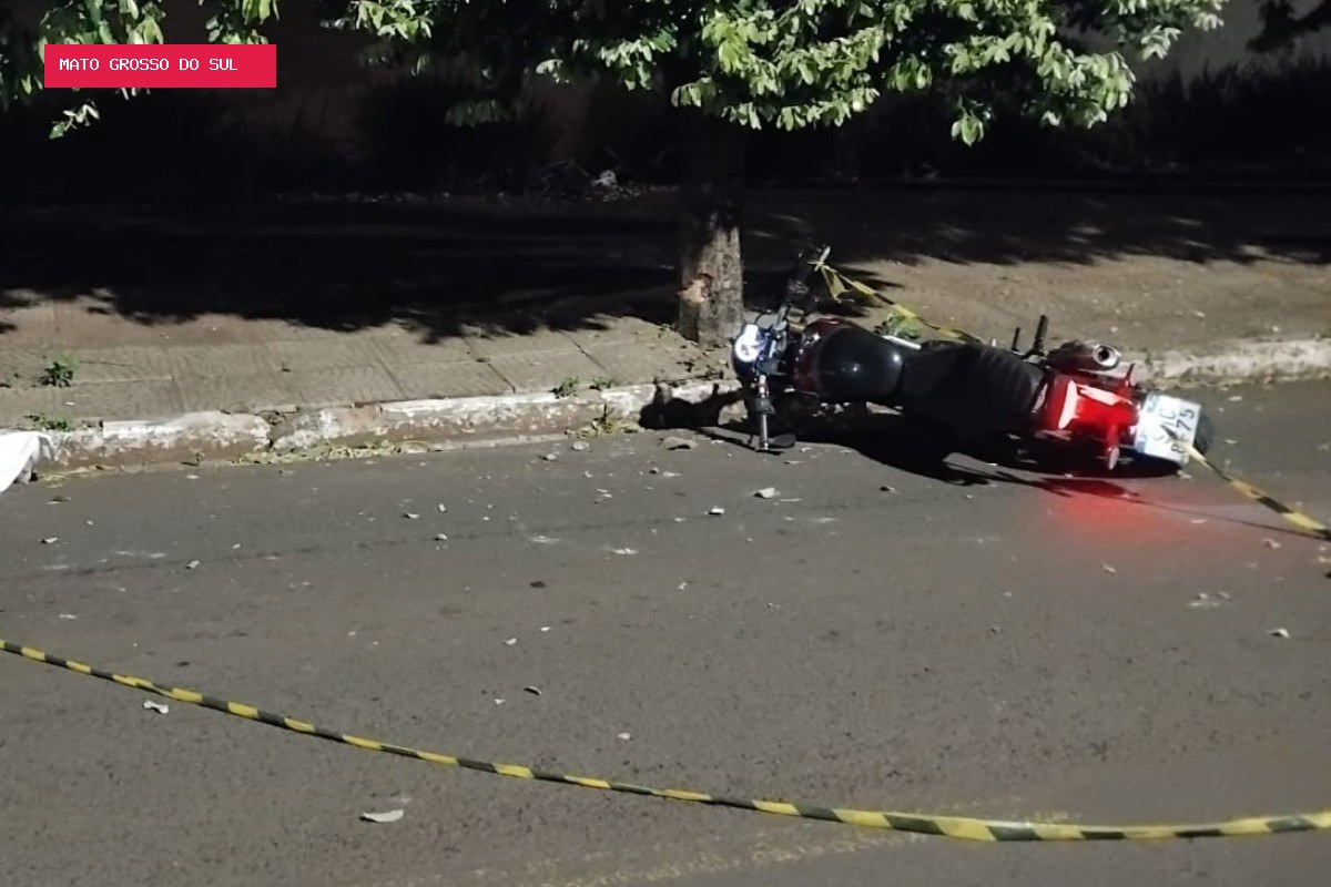 Motociclista morre após perder controle da moto e bater em árvore em Campo Grande