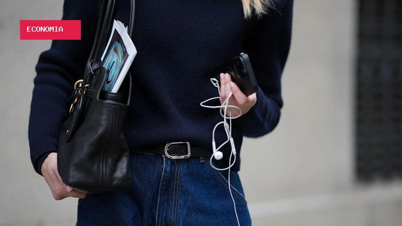 Câmeras digitais e fones com fio estão de volta. Mas por quê?