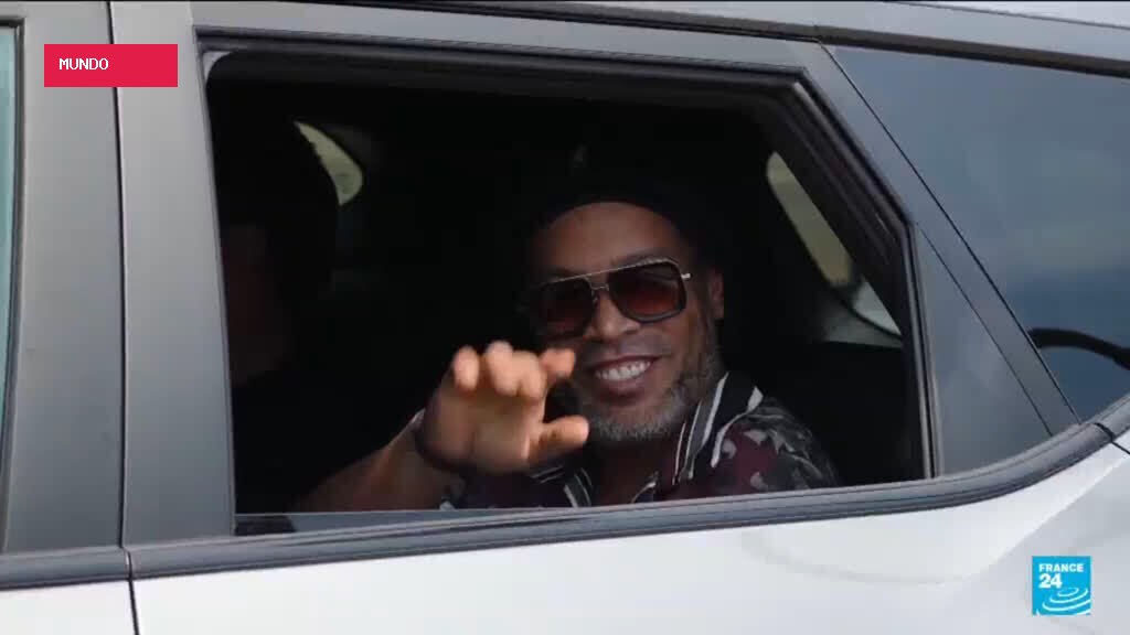 Ronaldinho returns in search of 'beautiful' 300th goal