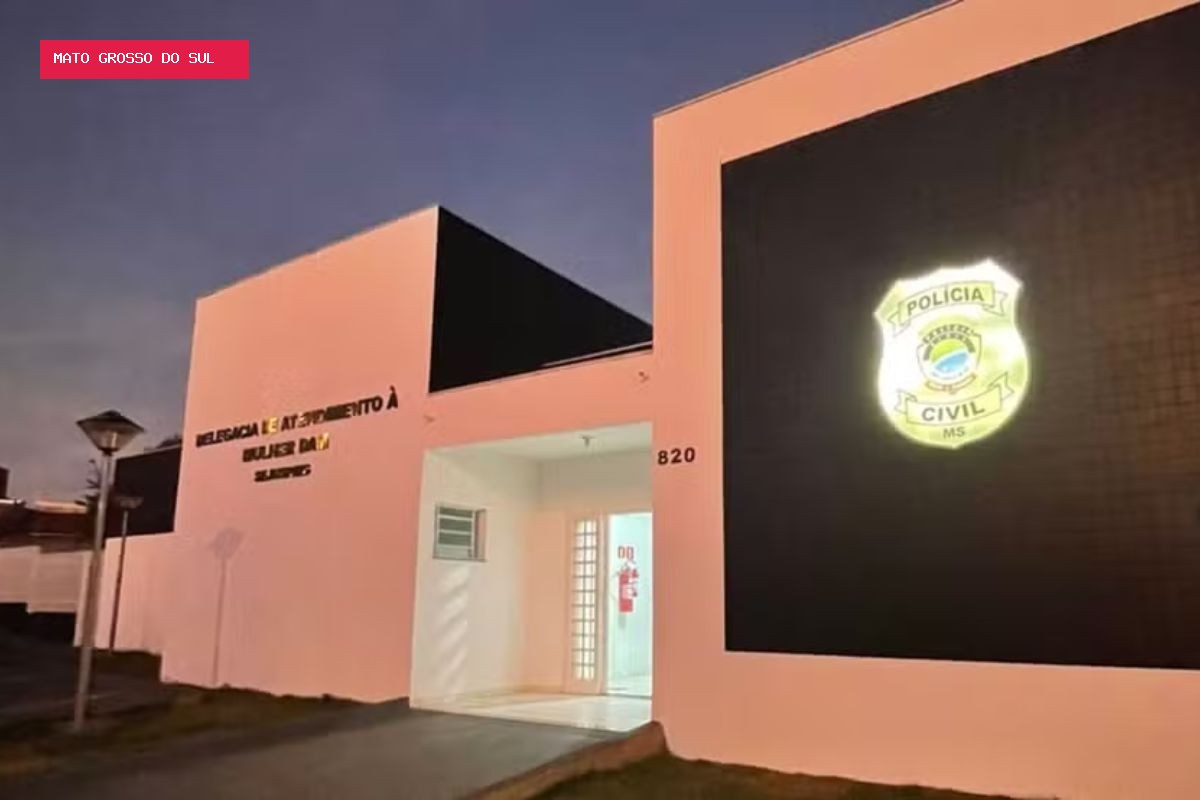 Homem é preso por atrair adolescente com doces e dar celular escondido para cometer abuso em MS