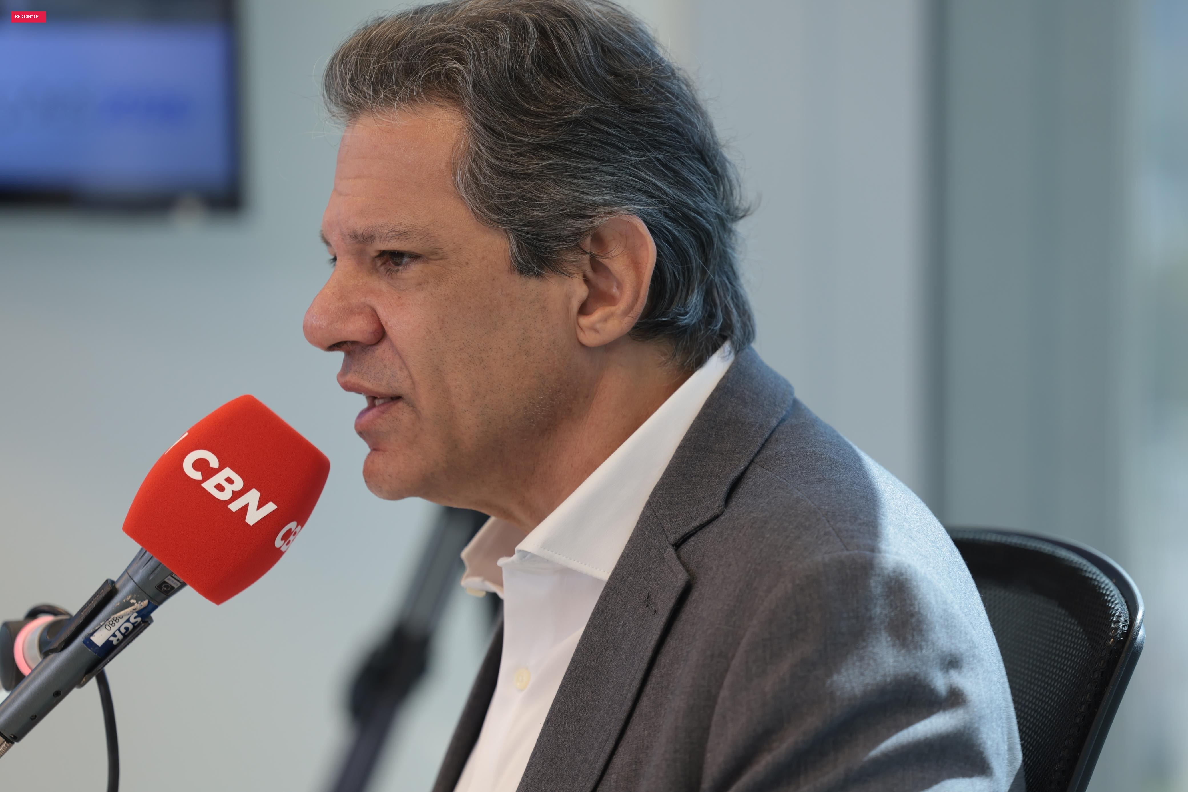 Haddad defende investigação contra Lulinha e diz que Flávio Bolsonaro é 'risco institucional'