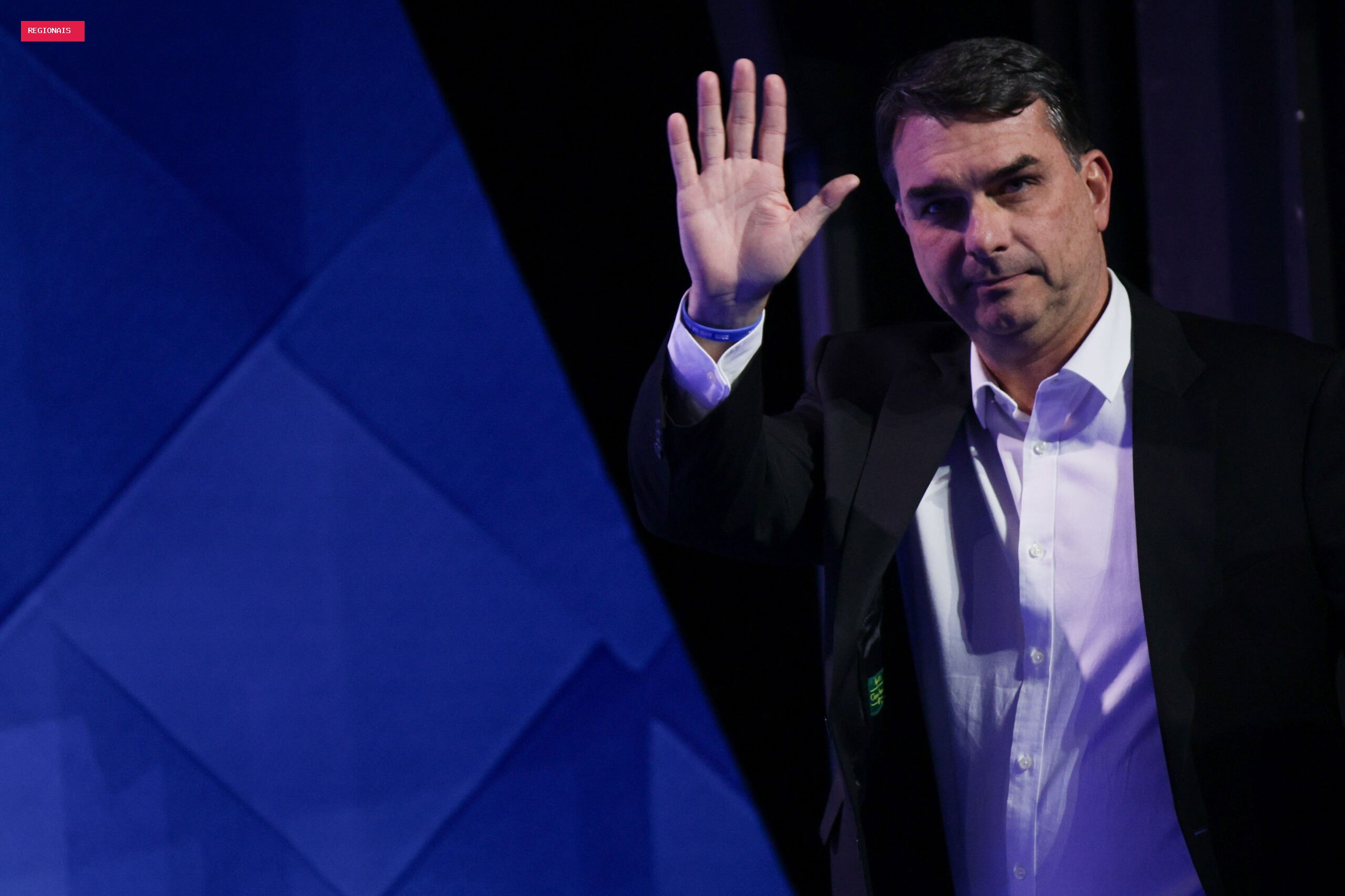 Flávio Bolsonaro vai à Fiesp
