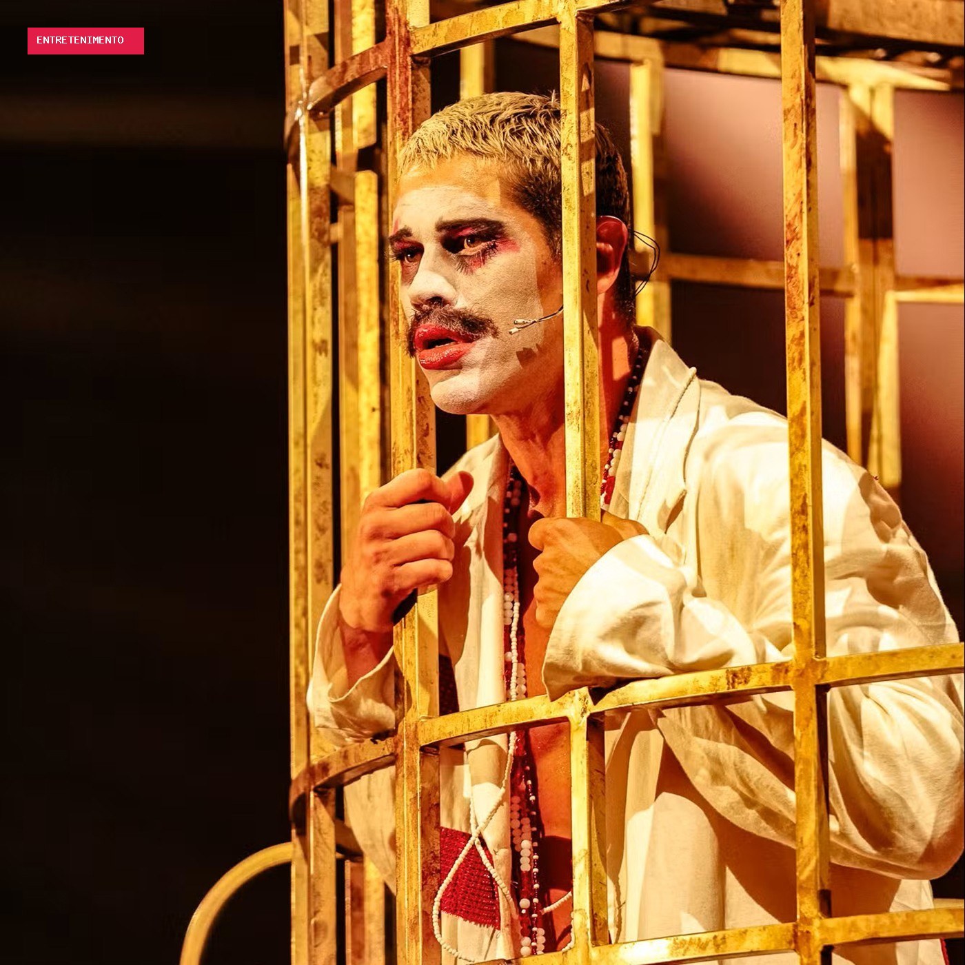 'Ópera do malandro' de Chico Buarque se renova com cores vivas em montagem que mistura umbanda, Anitta e