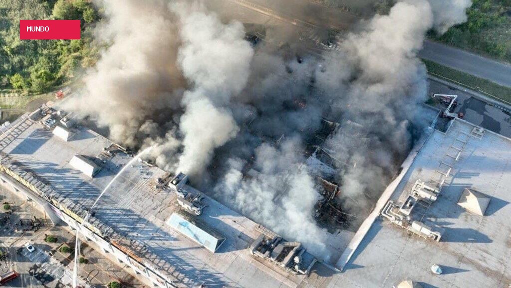 Deadly 'double-tap' Russian drone strikes target Ukraine shopping centre