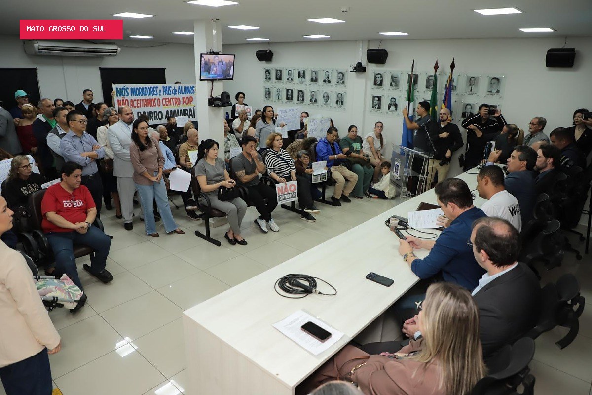 Moradores protestam contra instalação de Centro POP próximo a escola