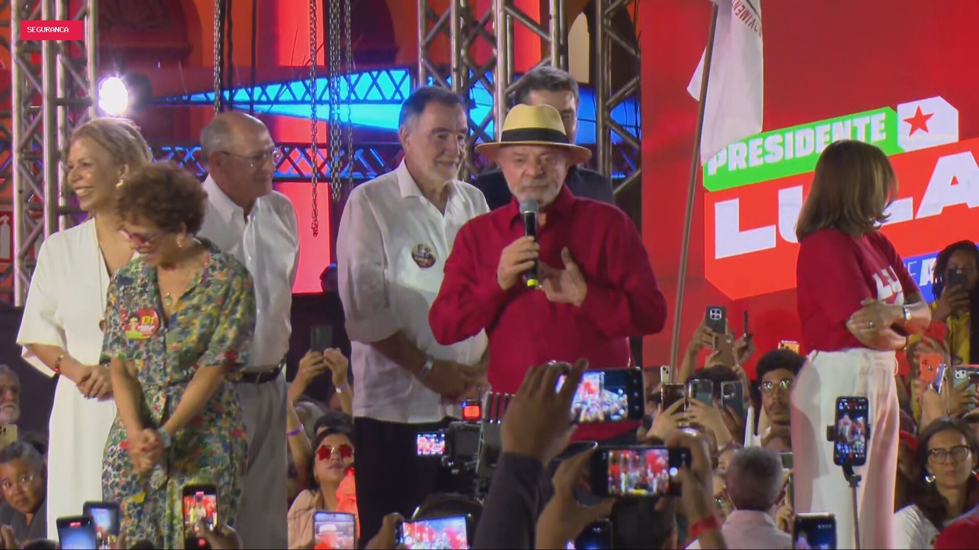 Lula diz ter sugerido a Trump para combaterem juntos o crime organizado e que taxação a produtos