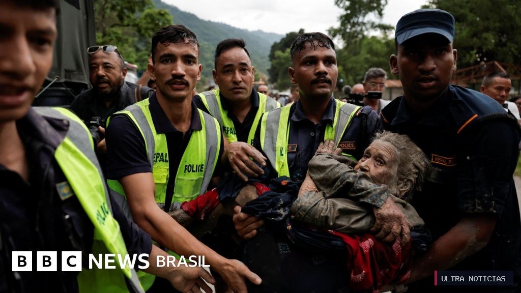 Imagem da cobertura da BBC sobre a enchente repentina na fronteira entre Nepal e Tibete (26/08/2026). Crédito: BBC News Brasil