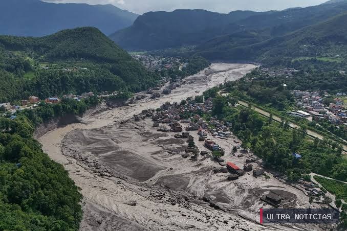 Deslizamento varre porto de Gyirong: enchente na fronteira Nepal-Tibete deixa 95 mortos e centenas de desaparecidos