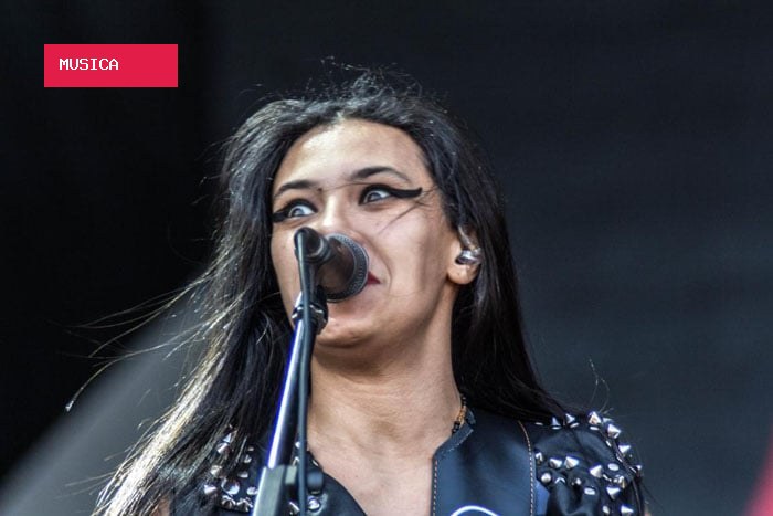 A cantora canadense que não sai dos ouvidos de Fernanda Lira: "Jeito cru e honesto"
