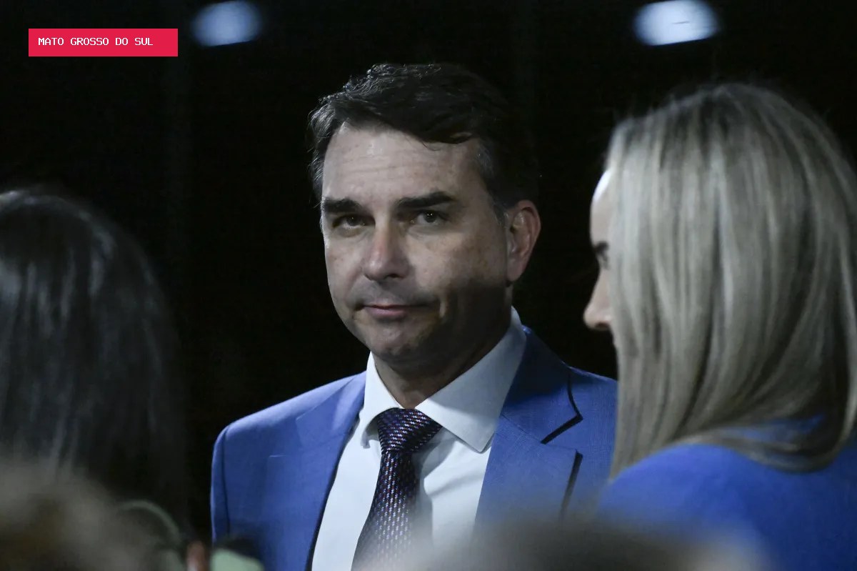 Flávio Bolsonaro diz ter recebido mais de 1,8 mil ameaças de morte