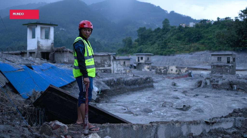 Missing toll from Nepal, China flood nears 3,000 as race for survivors continues