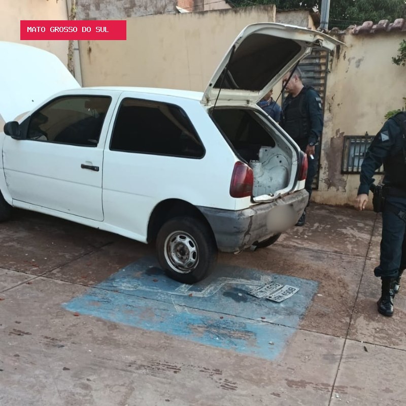 Carro usado em furto de casa de coronel da PM é encontrado abandonado
