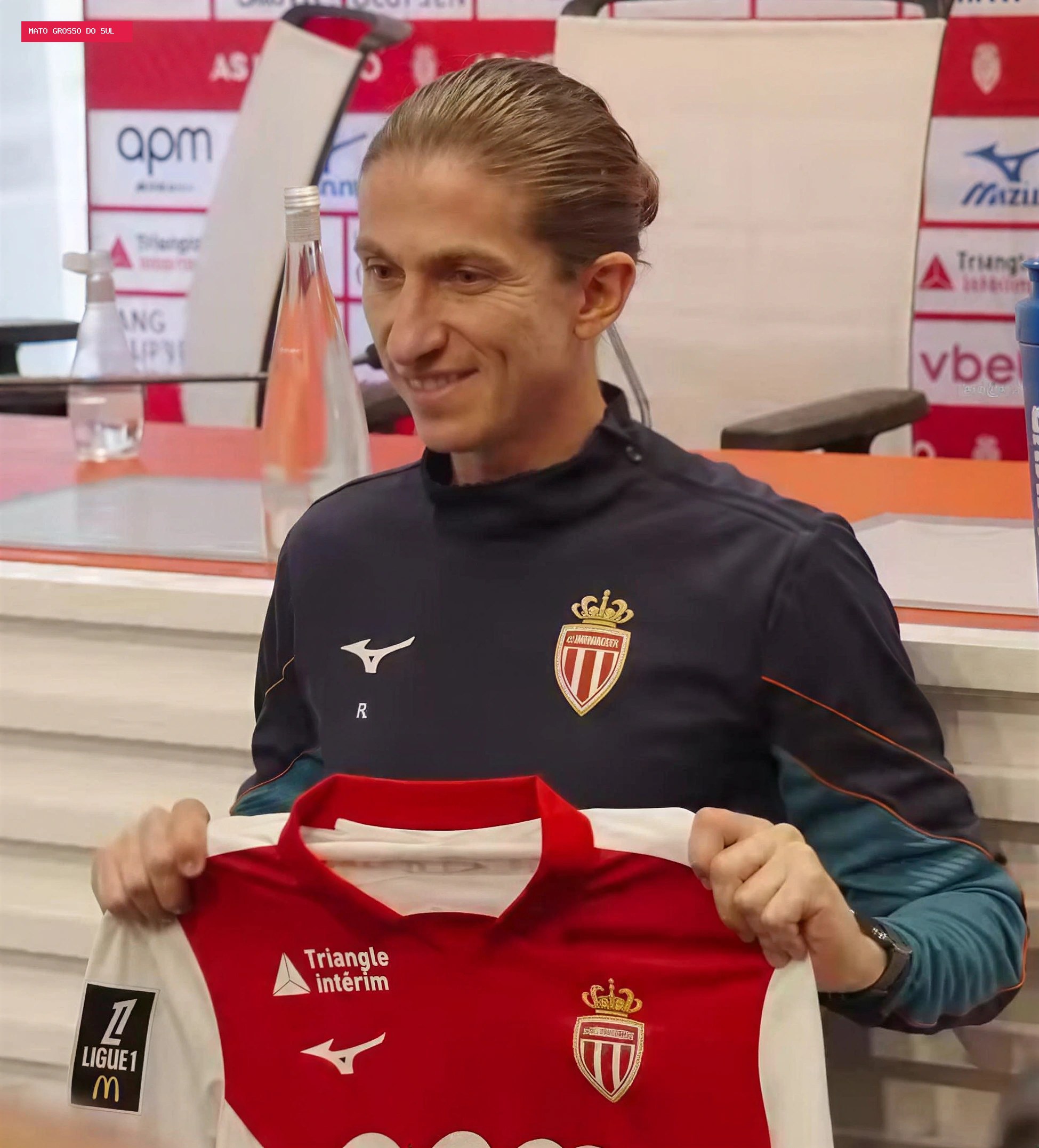 Monaco vira sobre o Liverpool em Anfield e Filipe Luís chega à terceira vitória