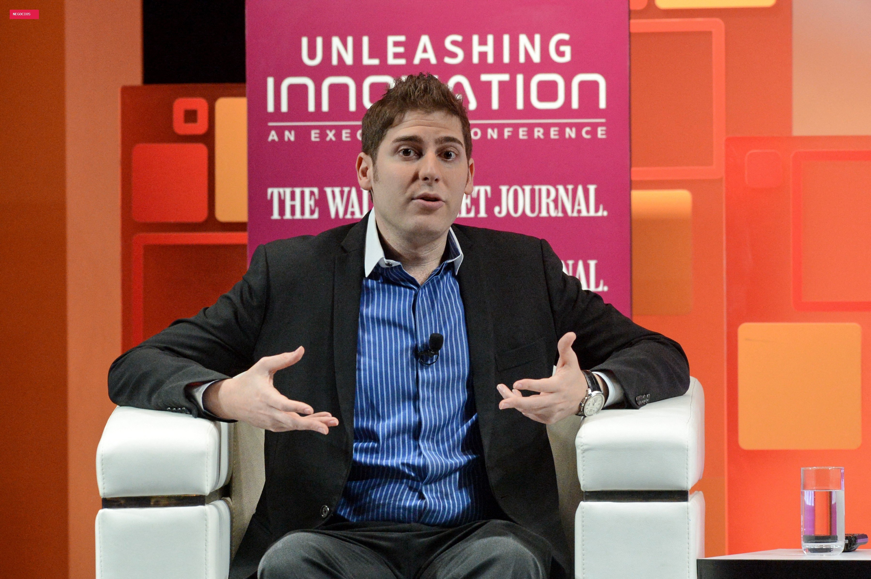 Bilionário brasileiro Eduardo Saverin se junta a Jeff Bezos em consórcio que negocia compra de 30% do