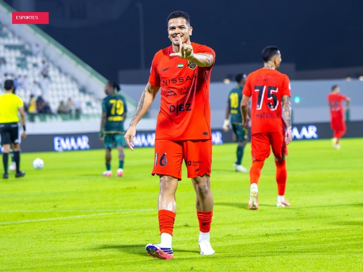 Rikelme marca na estreia do Shabab Al Ahli na temporada e se torna jogador local nos Emirados