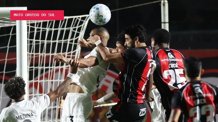 Vitória supera Botafogo sob chuva e sobe para 12º lugar no Brasileirão