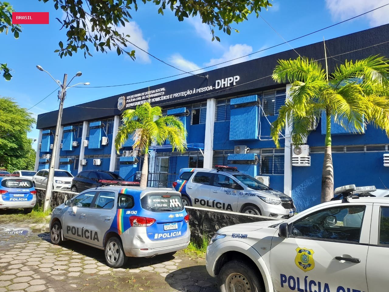 Mulher é presa por tentar jogar filho de 3 meses pela janela de apartamento, no Grande Recife