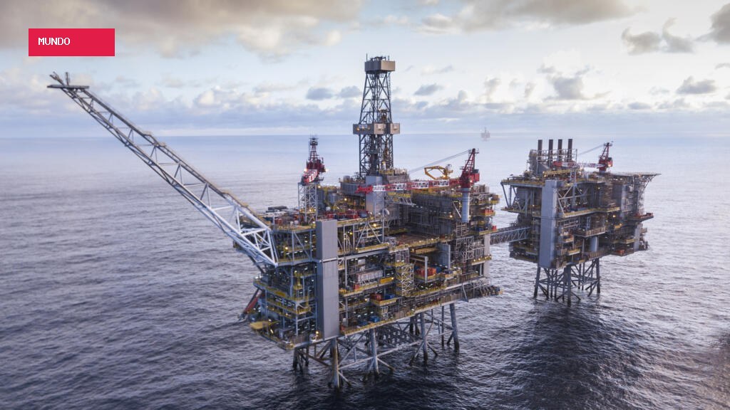 Oil prices fall for second day as US shifts from Iran strikes to sanctions