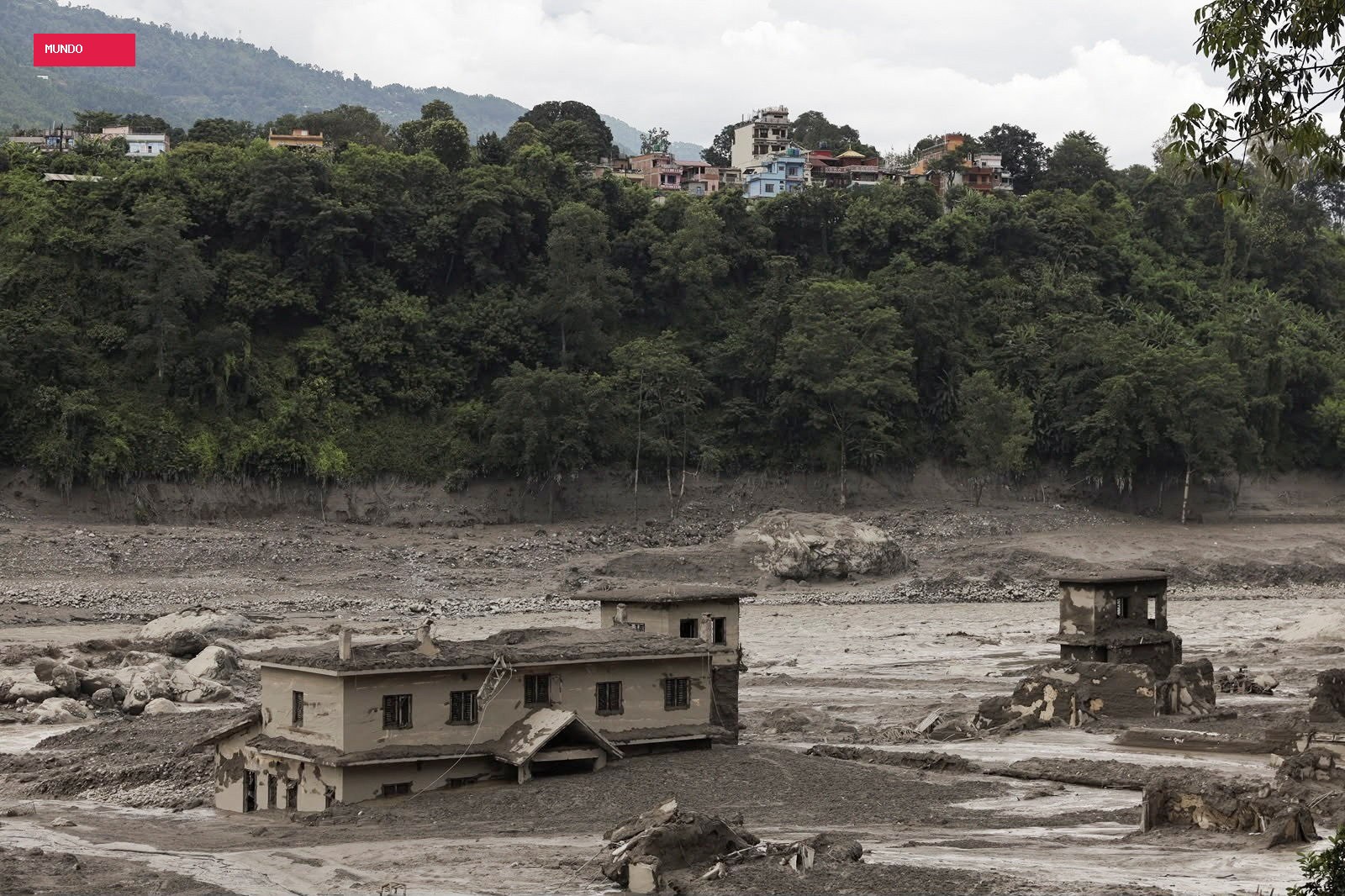 Veja VÍDEOS da avalanche na fronteira entre o Nepal e o Tibete