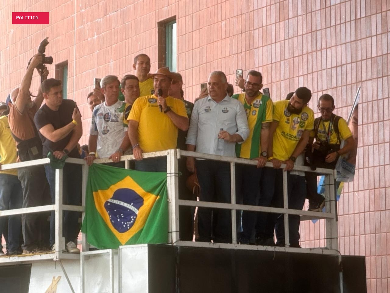 Flávio Bolsonaro inicia agenda em AL ao lado de Alfredo Gaspar, mas sem Arthur Lira e JHC