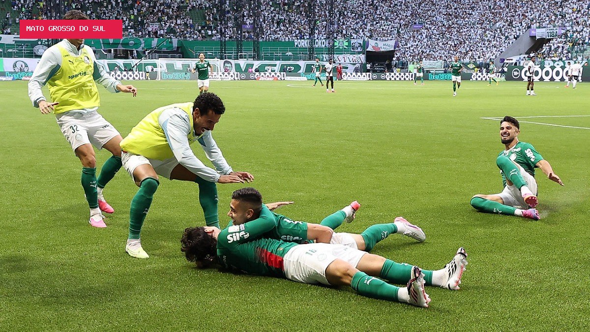 Palmeiras goleia Vasco e abre seis pontos de vantagem sobre Flamengo no Brasileirão