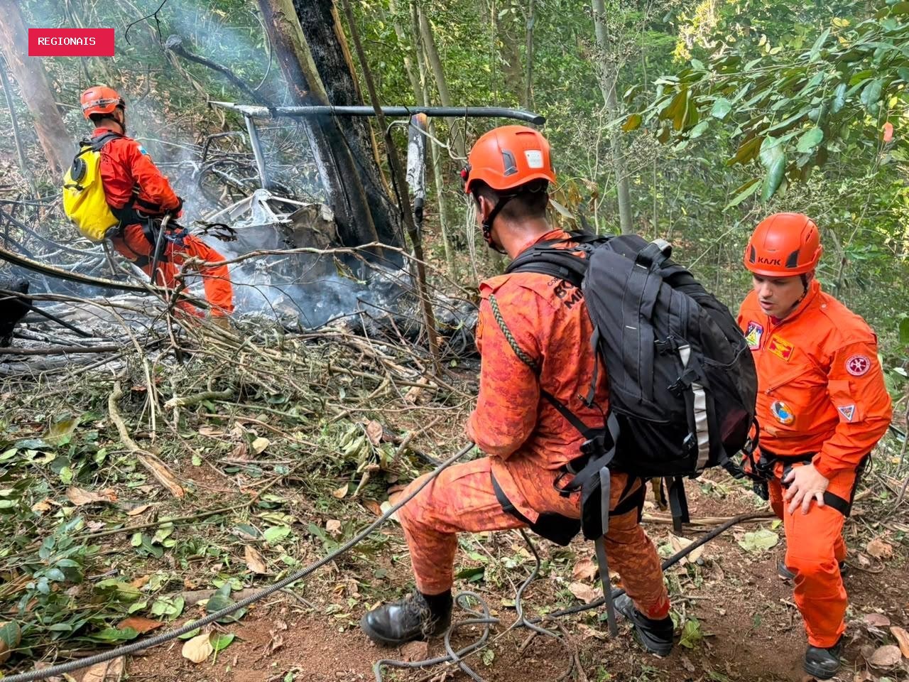 Empresa responsável por helicóptero que caiu no Rio diz que aeronave estava com documentação em dia