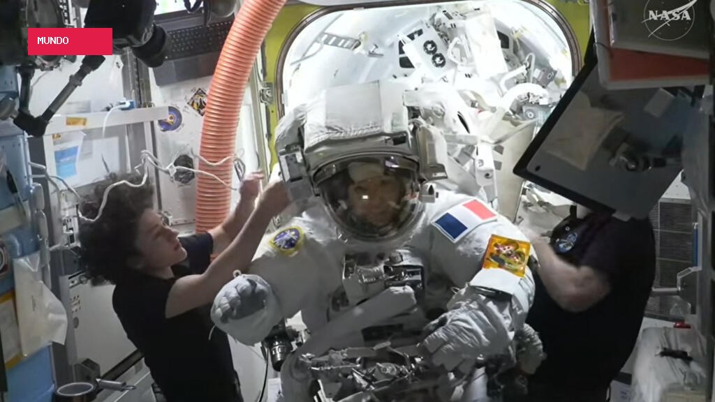 The week in pictures: a French woman in space, wildfires in Europe and the war in Ukraine