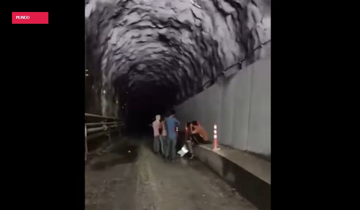 Forças do Nepal resgatam 350 pessoas que estavam presas em túnel após avalanche; VÍDEO