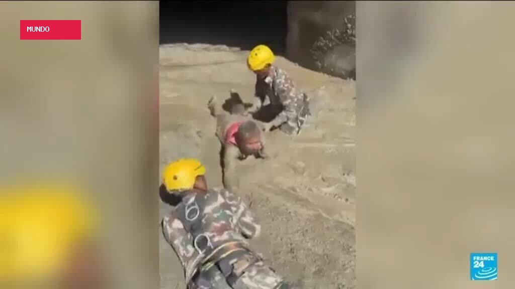Nepal flood survivors rescued from hydropower tunnel