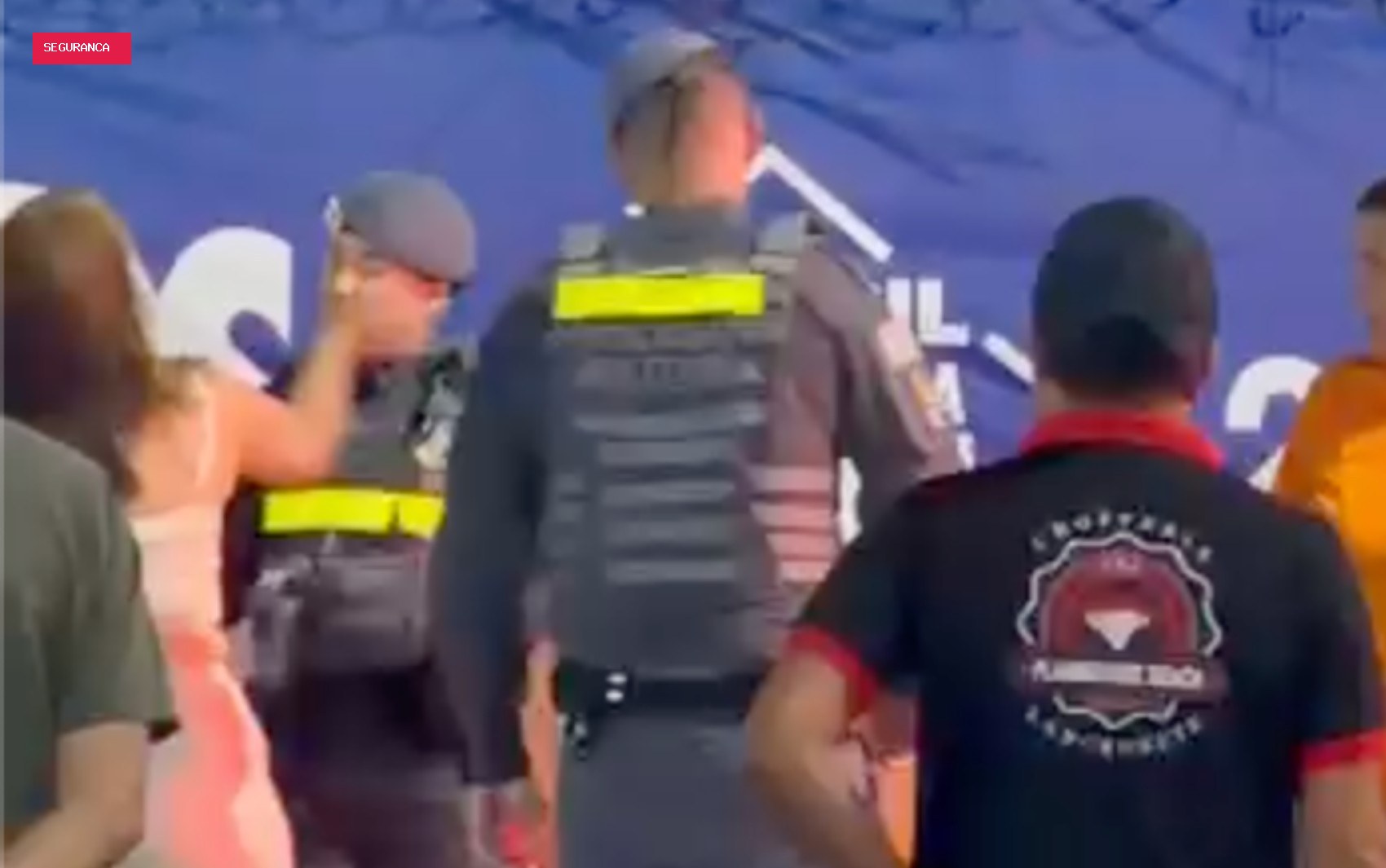 Mulher dá tapa no rosto de policial militar durante confusão na Festa do Peão de Barretos