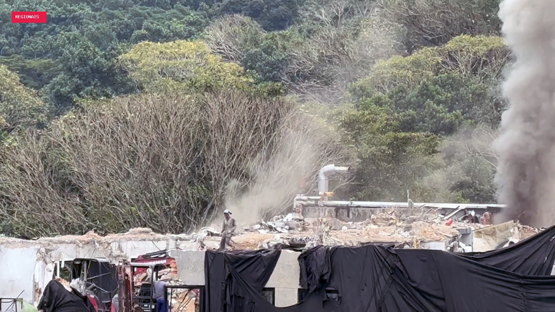 Incêndio atinge prédio em demolição no Jardim Botânico, Zona Sul do Rio