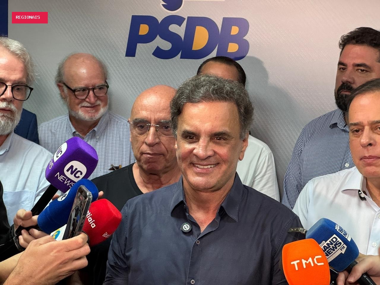 Aécio Neves volta atrás e lança candidatura ao Senado em MG