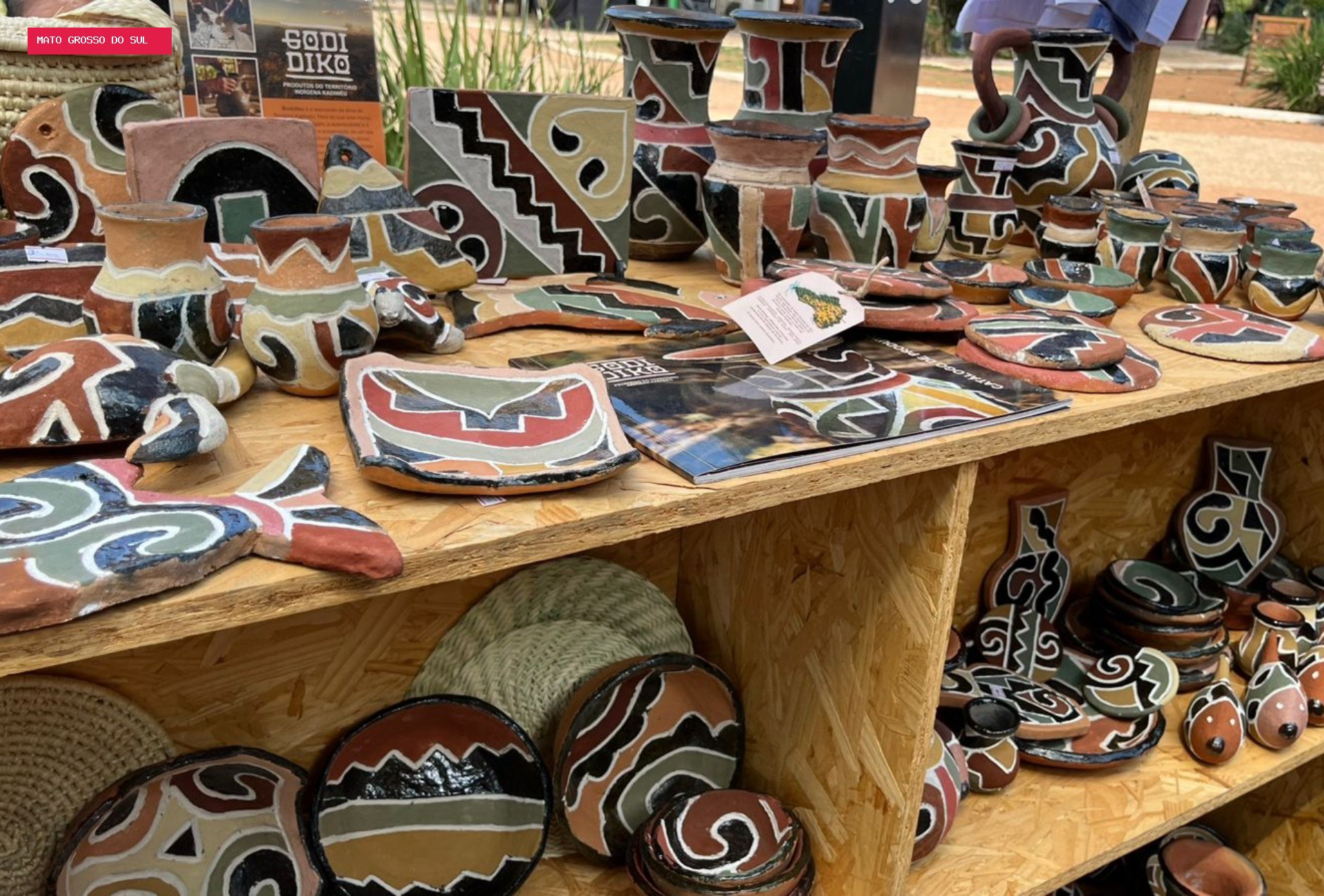 Artesãs Kadiwéu levam cerâmicas feitas com barro da própria terra ao Festival de Bonito
