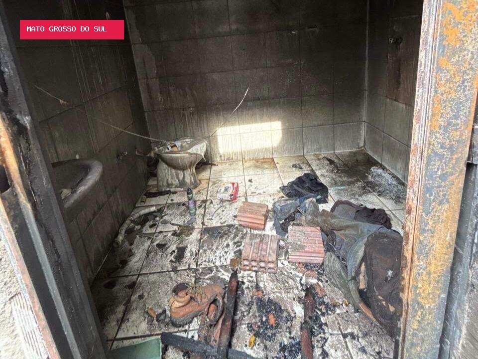 Incêndio em residência deixa homem de 51 anos morto no interior do imóvel