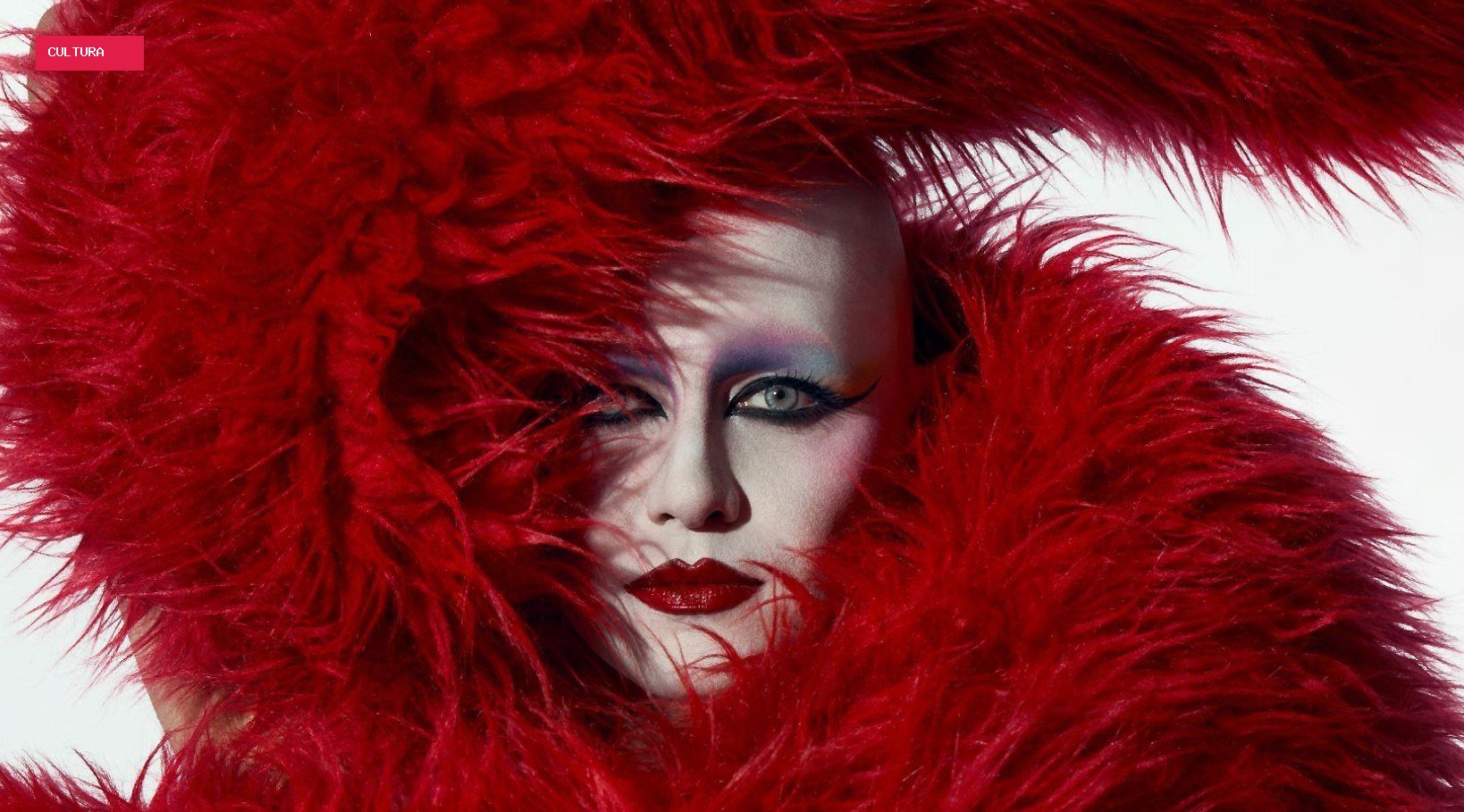 Drag Ivana Wonder insere modinha de Carlos Gomes no trilho essencialmente autoral do álbum de estreia 'Primeiro ato'