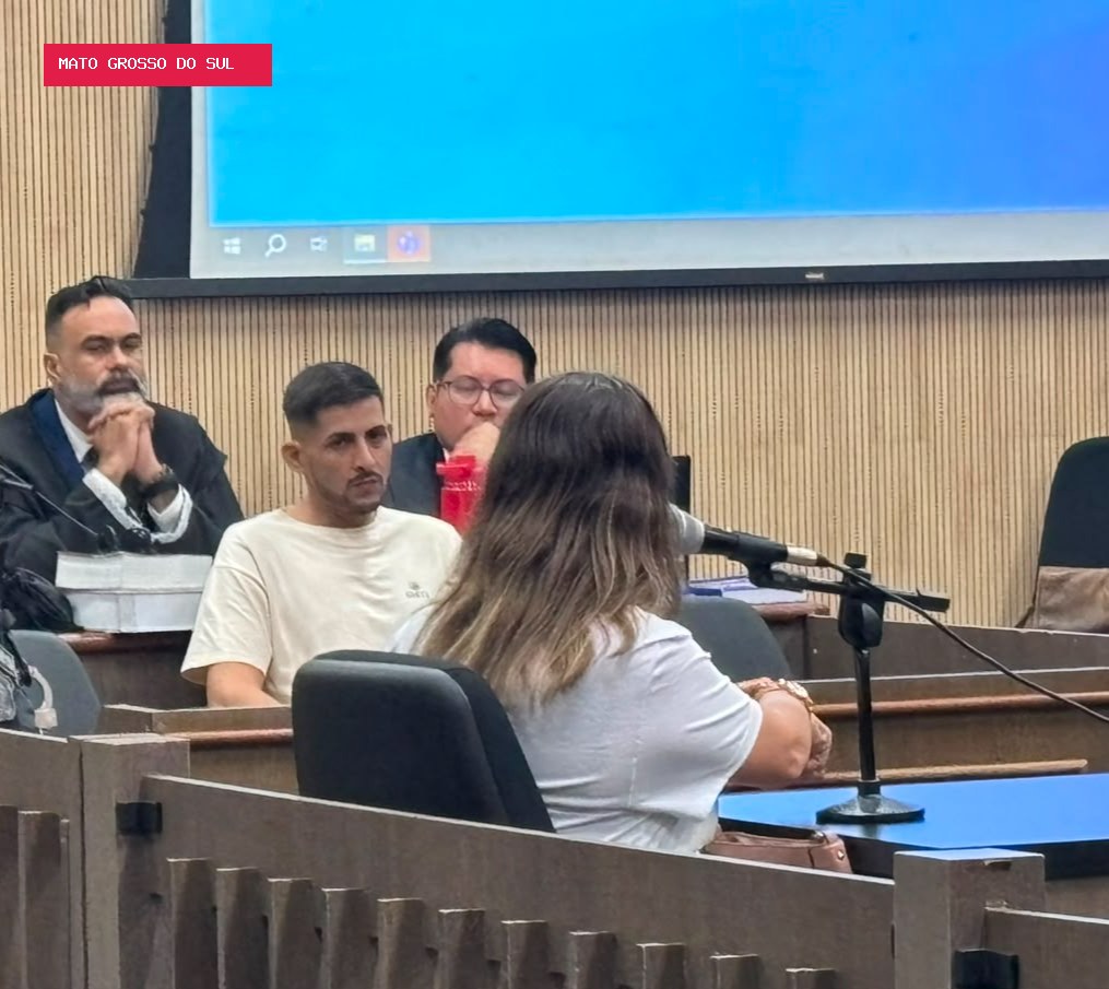 Acusado de matar ex da esposa a facadas alega legítima defesa e é absolvido