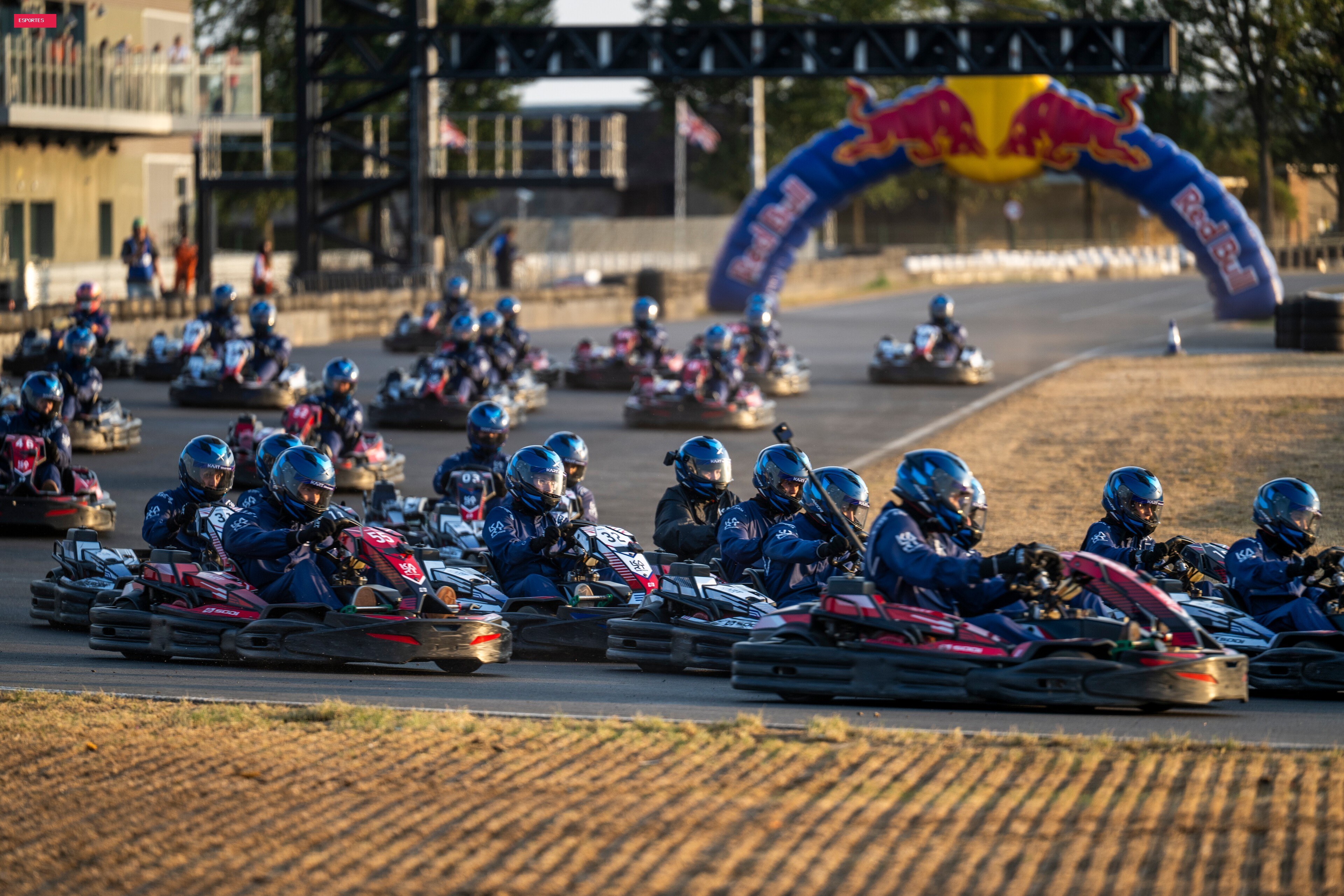 Verstappen vai disputar corrida de kart contra 100 pessoas em Silverstone