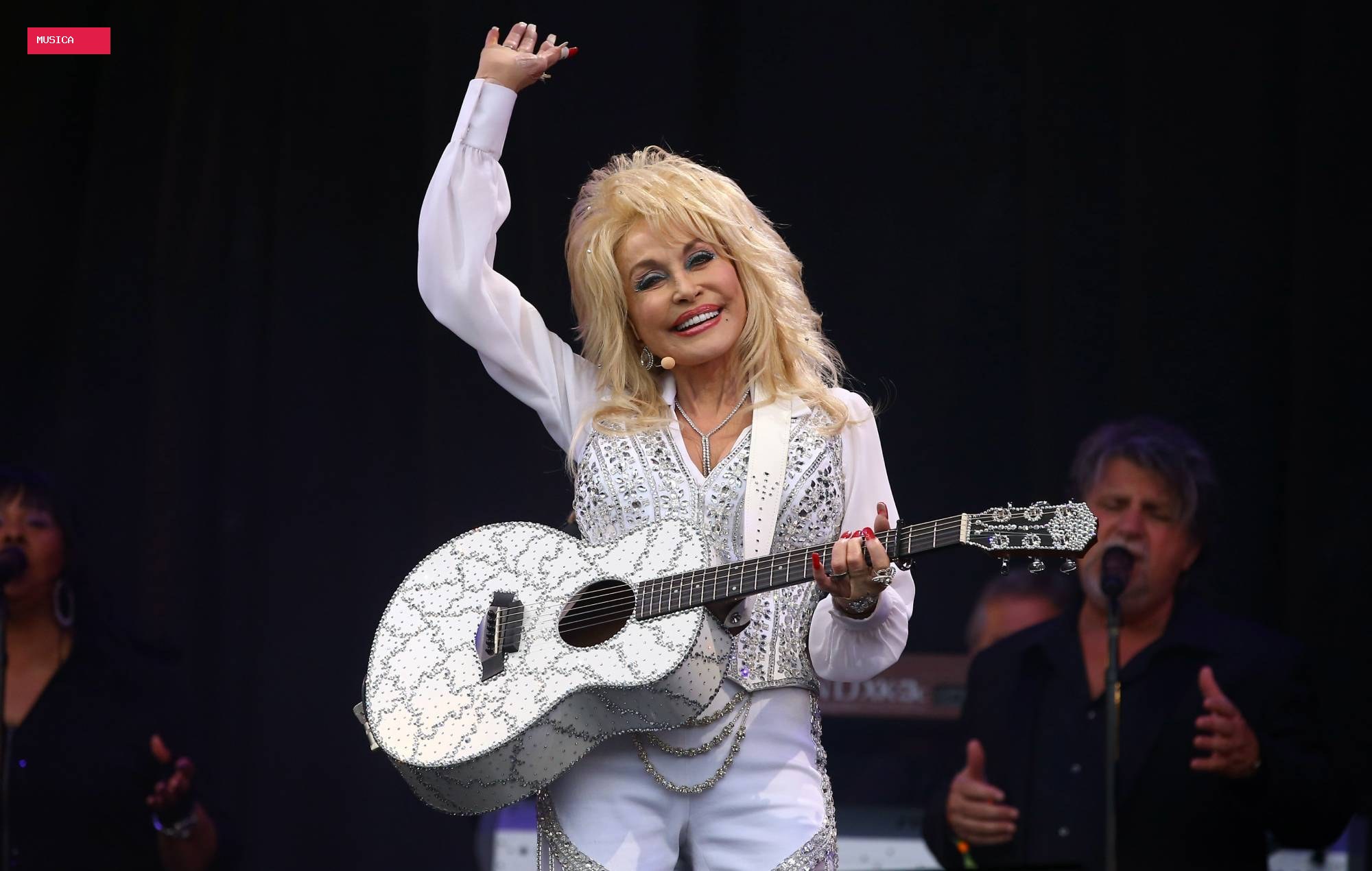 Fans and Emily Eavis remember Dolly Parton’s “biggest ever” Glastonbury 2014 legends slot performance