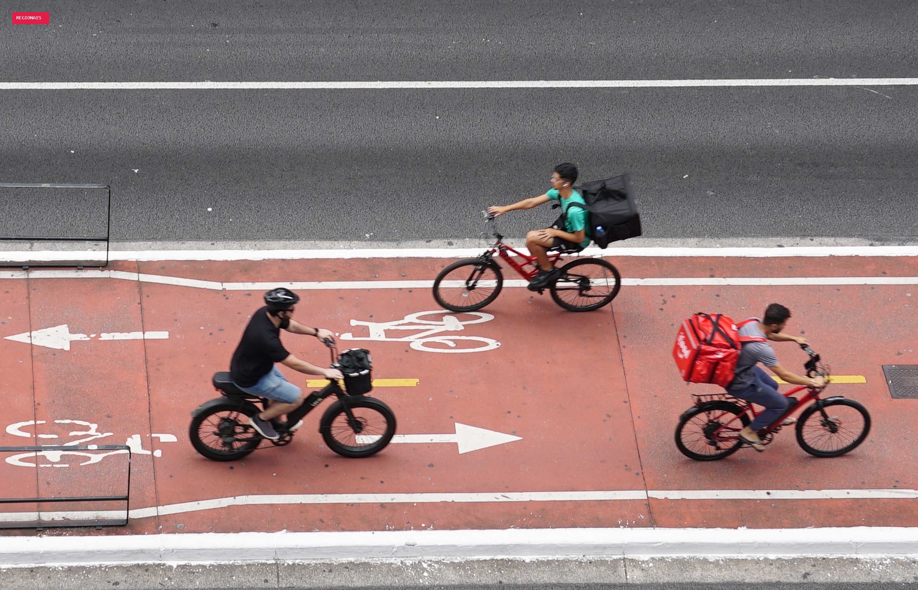Bicicletas elétricas e scooters ganham espaço na cidade de SP, e uso de bikes tradicionais cai