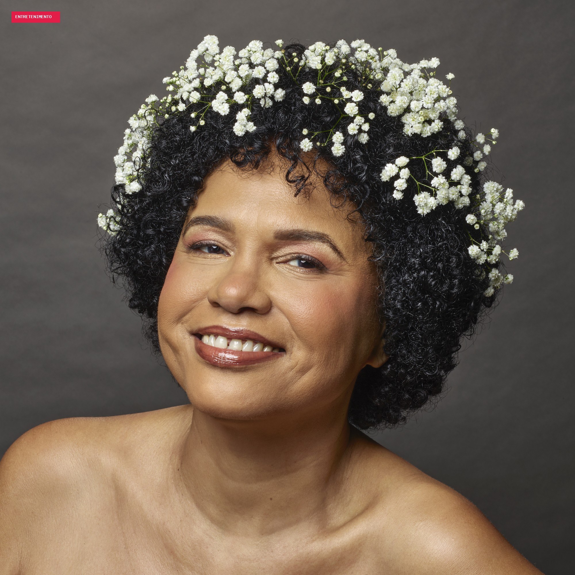 Teresa Cristina marca posição no bloco de sambas do primeiro álbum autoral da discografia, 'Tudo que eu