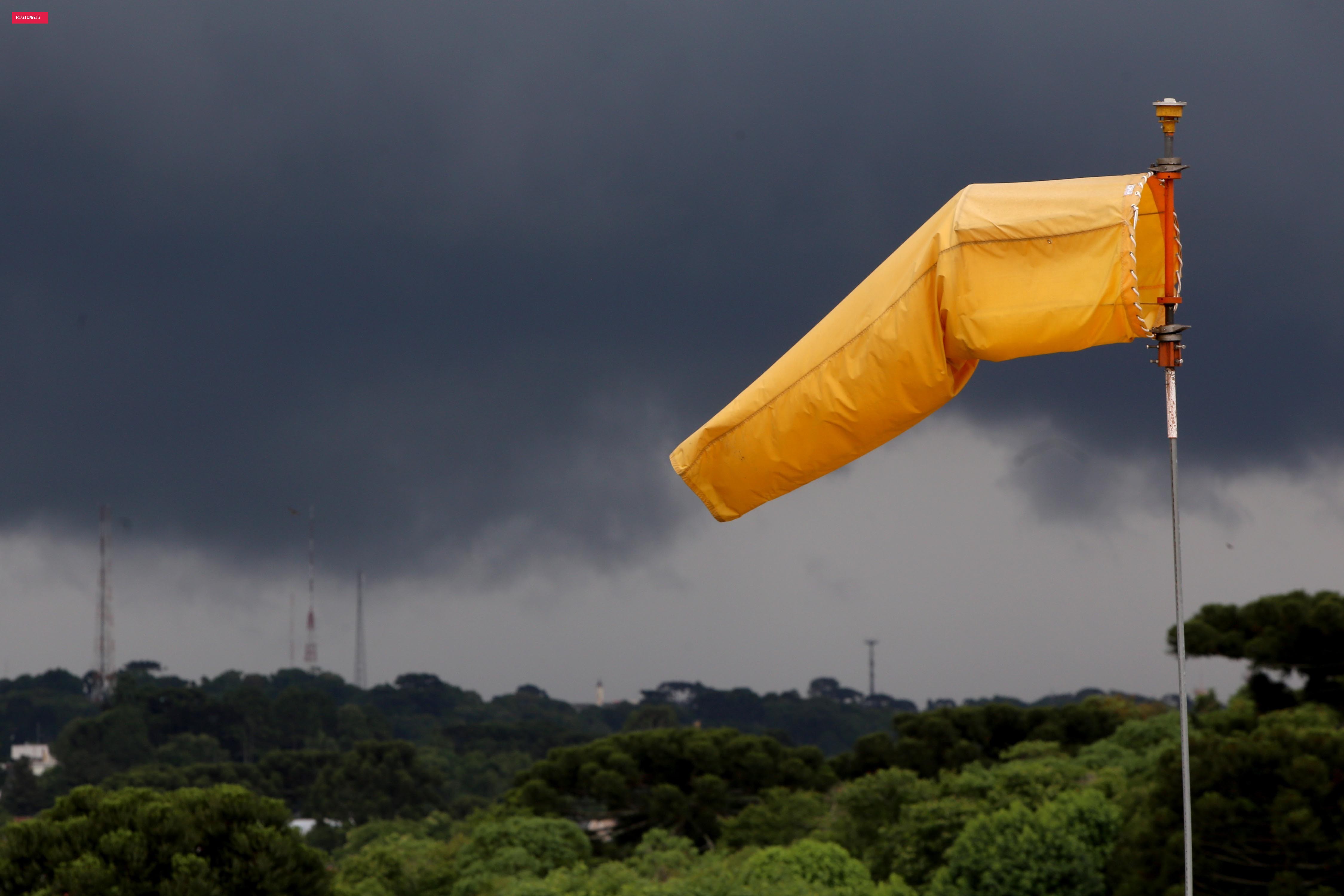 Paraná recebe alerta sobre o perigo potencial de tempestades em 214 cidades
