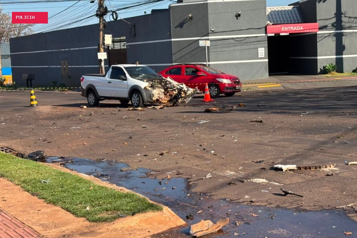 Câmera mostra SUV em alta velocidade atingir picape e invadir casa em Campo Grande