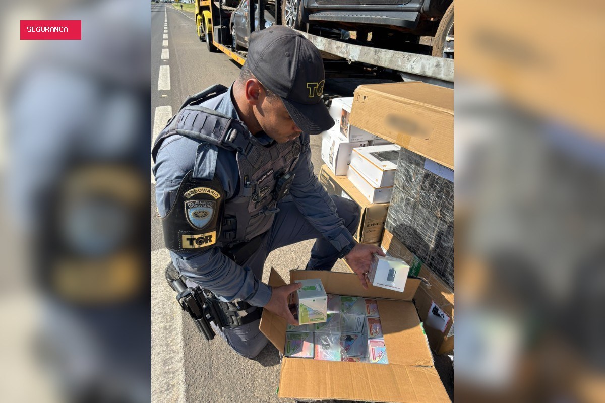 Homem é preso com 3,6 mil cigarros eletrônicos em caminhonete transportada por caminhão-cegonha no interior