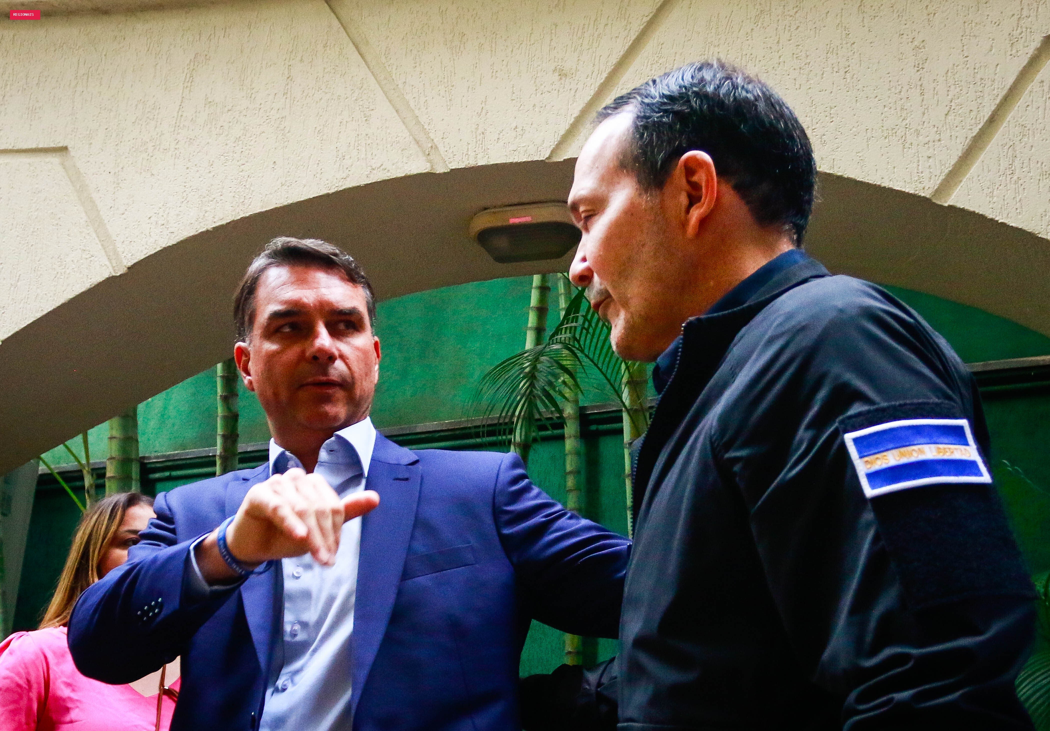 Flávio encontra ministro de Bukele em SP, ignora violações em El Salvador e defende mais prisões: 'tem