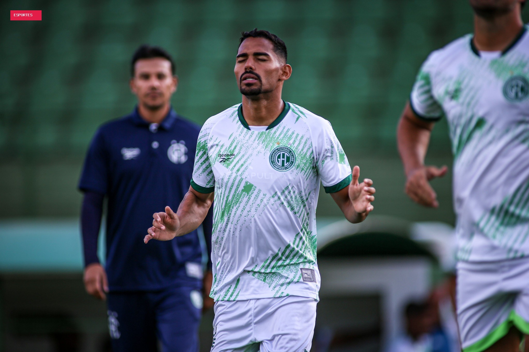 Emerson Barbosa celebra volta por cima com assistência no Guarani: "Feliz em ajudar novamente"