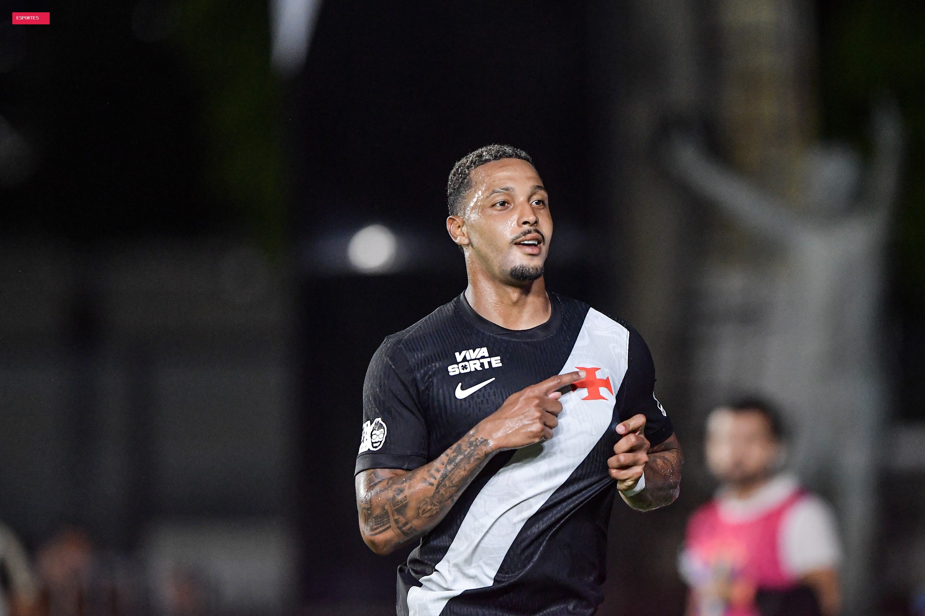 David, do Vasco, é alvo de buscas em investigação sobre tráfico de armas e drogas; atleta do Santos é preso