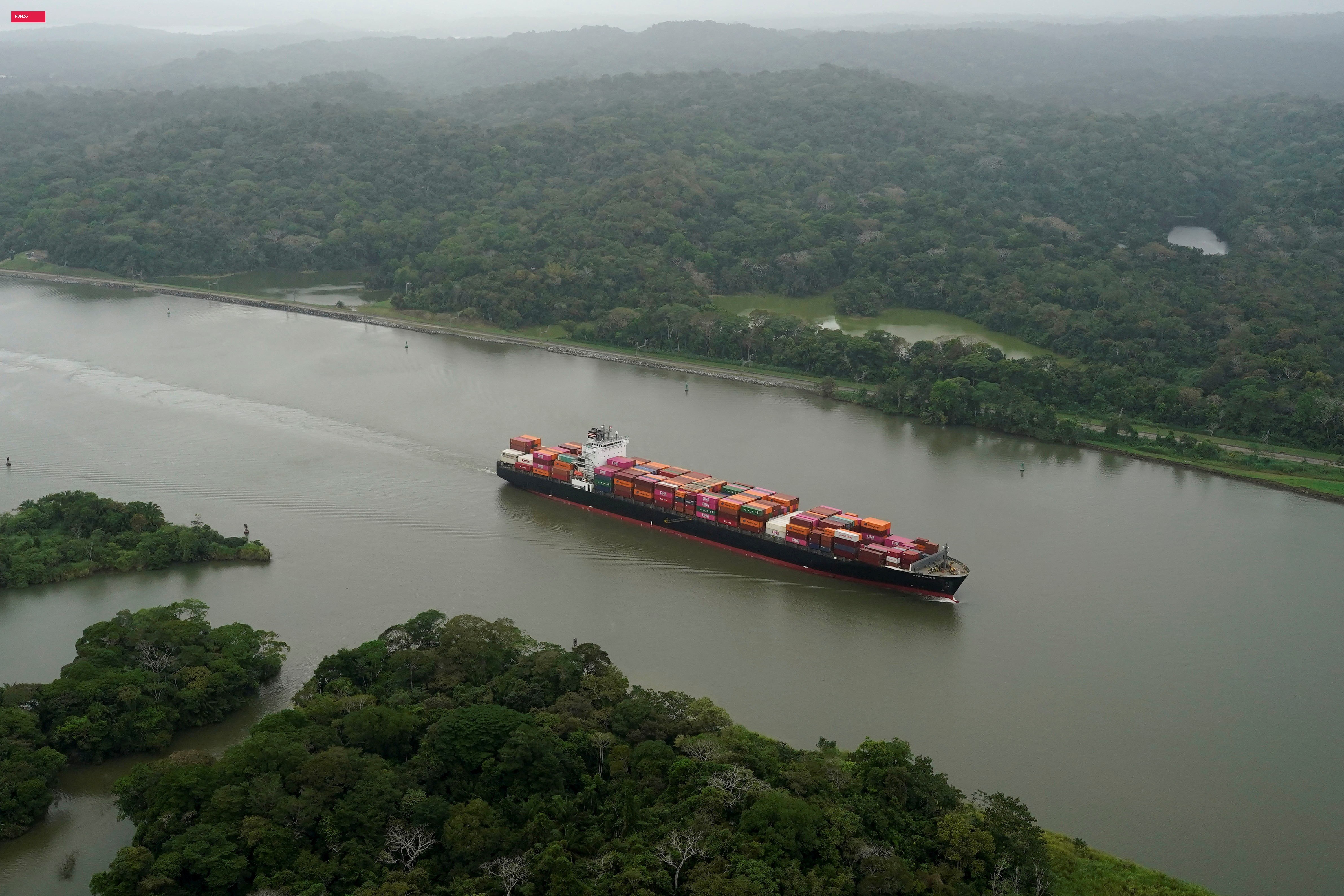 Navio paga valor histórico de R$ 27,4 milhões para atravessar o Canal do Panamá