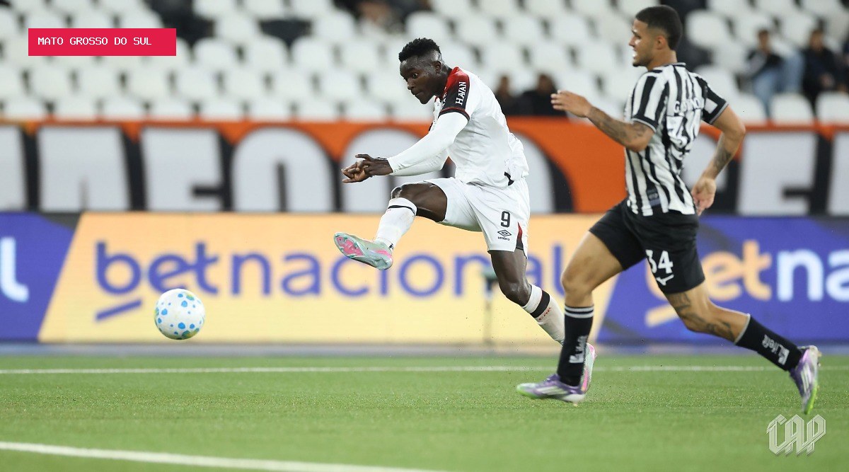 Athletico vence Botafogo e Kevin Viveros assume artilharia do Brasileirão